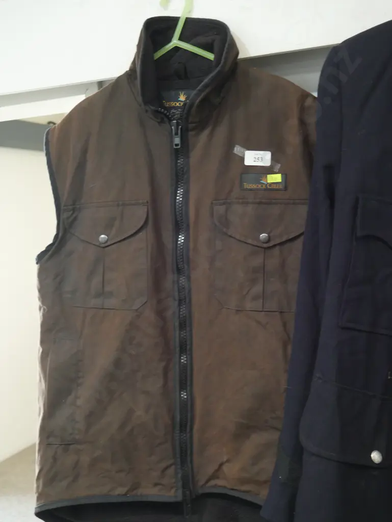 Tussock creek oil skin vest Image 1++