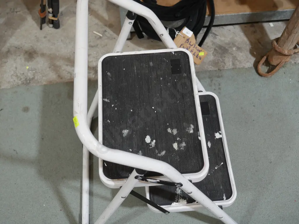 Step ladder Image 1++