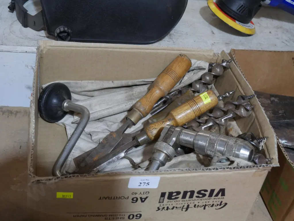 Handrill, chisels, auger bits Image 1++