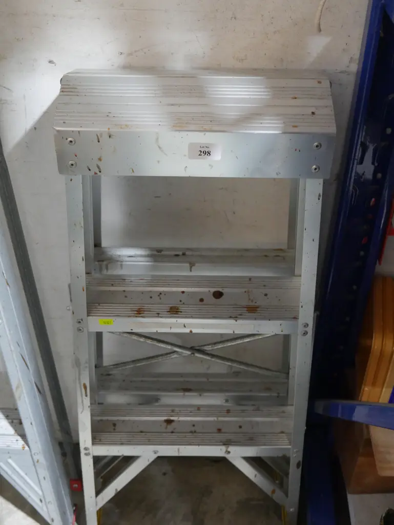 Step ladder Image 1++