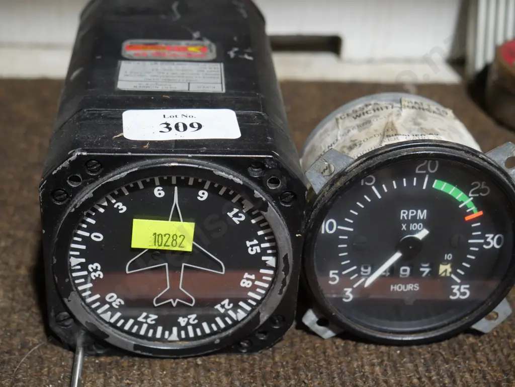 Directional gyro, tachometer Image 1++