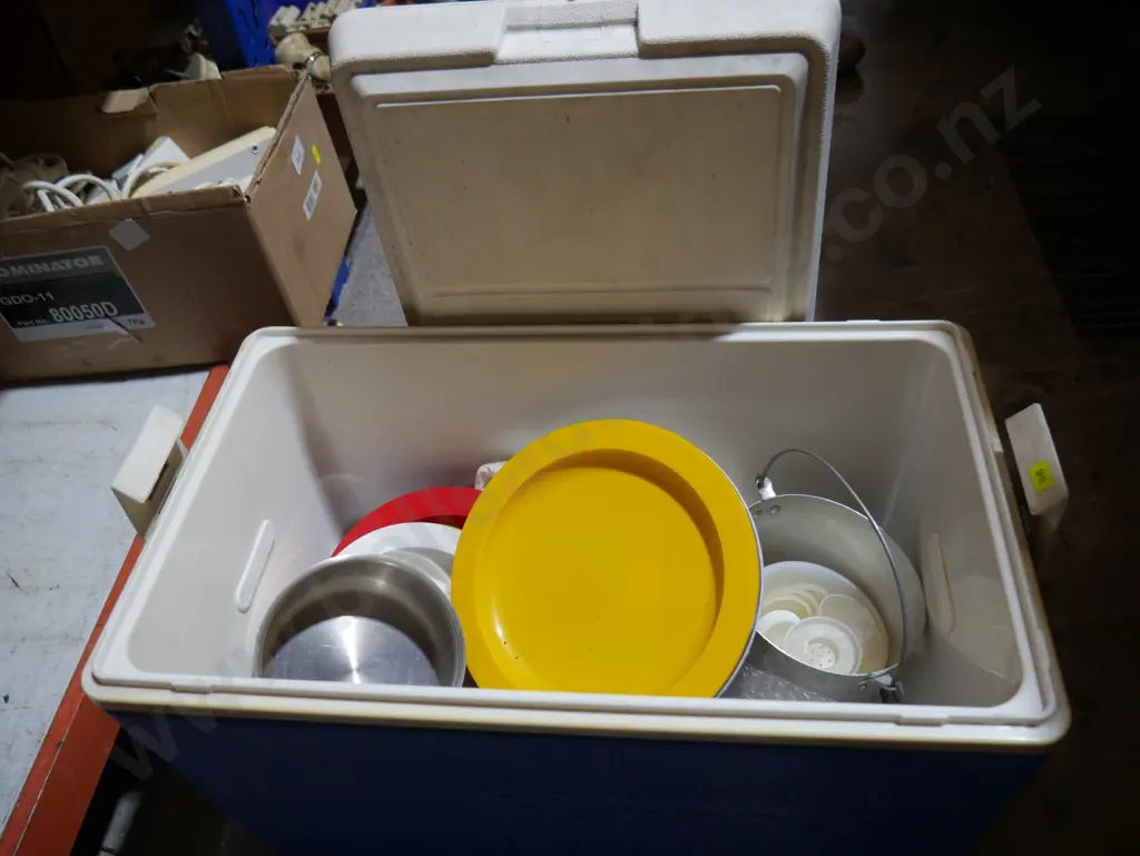 Chilly bin, plastic plates etc Image 1++