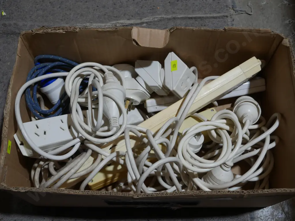 Extension cords, multi plugs Image 1++