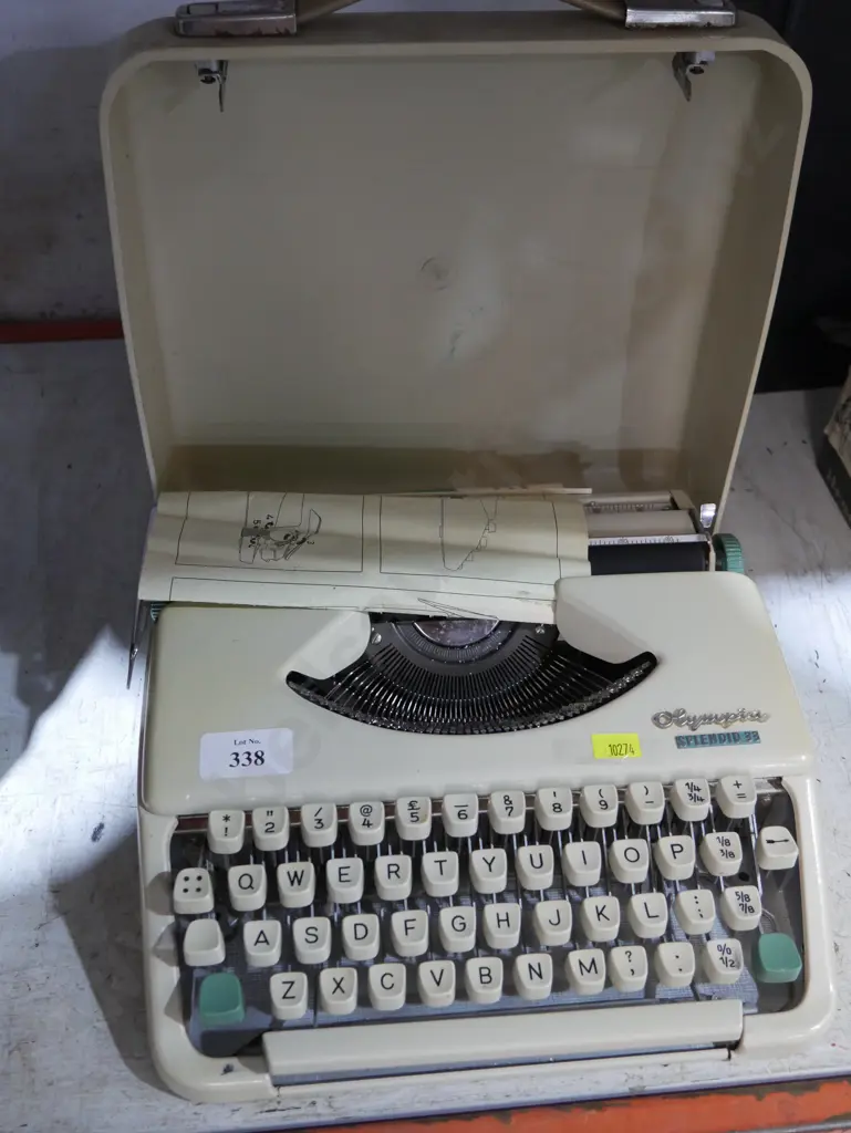 Olympia typewriter Image 1++