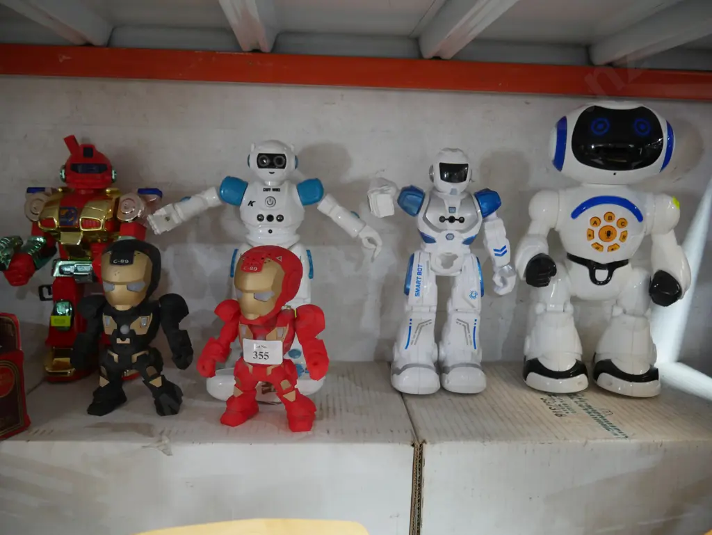 4 robots, 2 ironman Bluetooth speakers Image 1++