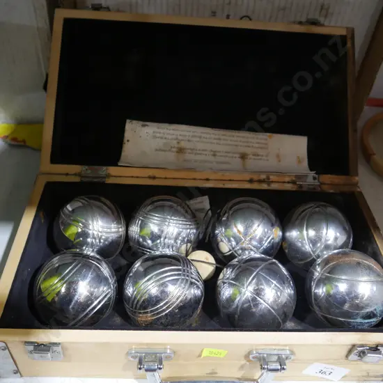 Petanque set
