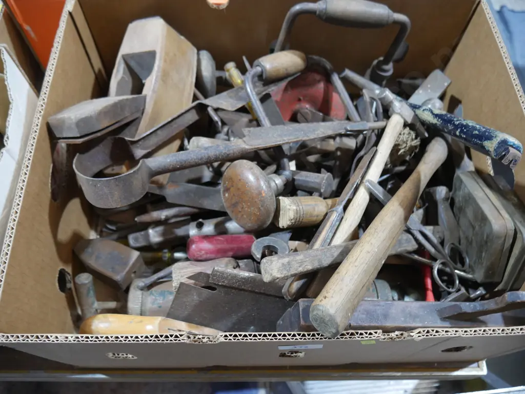 Assorted hand tools, workshop sundries Image 1++