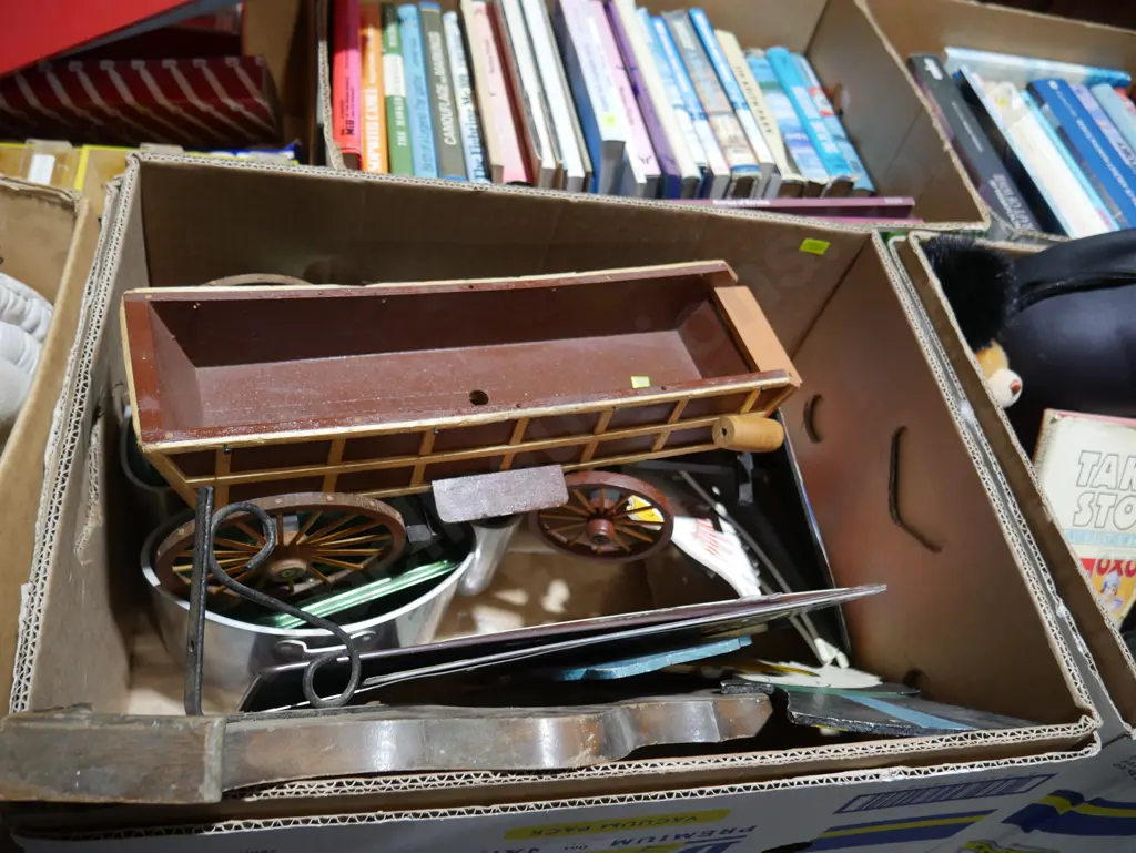 Wooden wagon, pots etc Image 1++