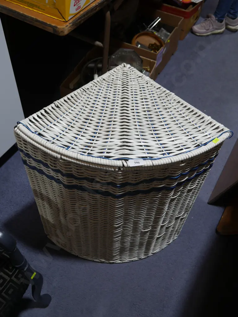 Corner laundry basket Image 1++