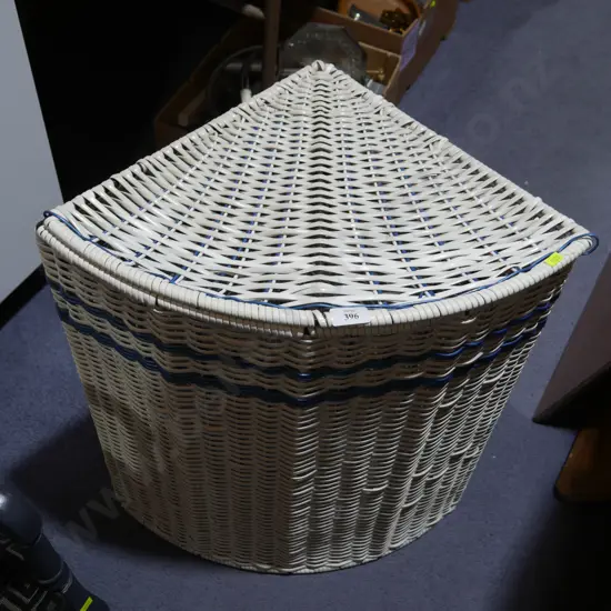 Corner laundry basket
