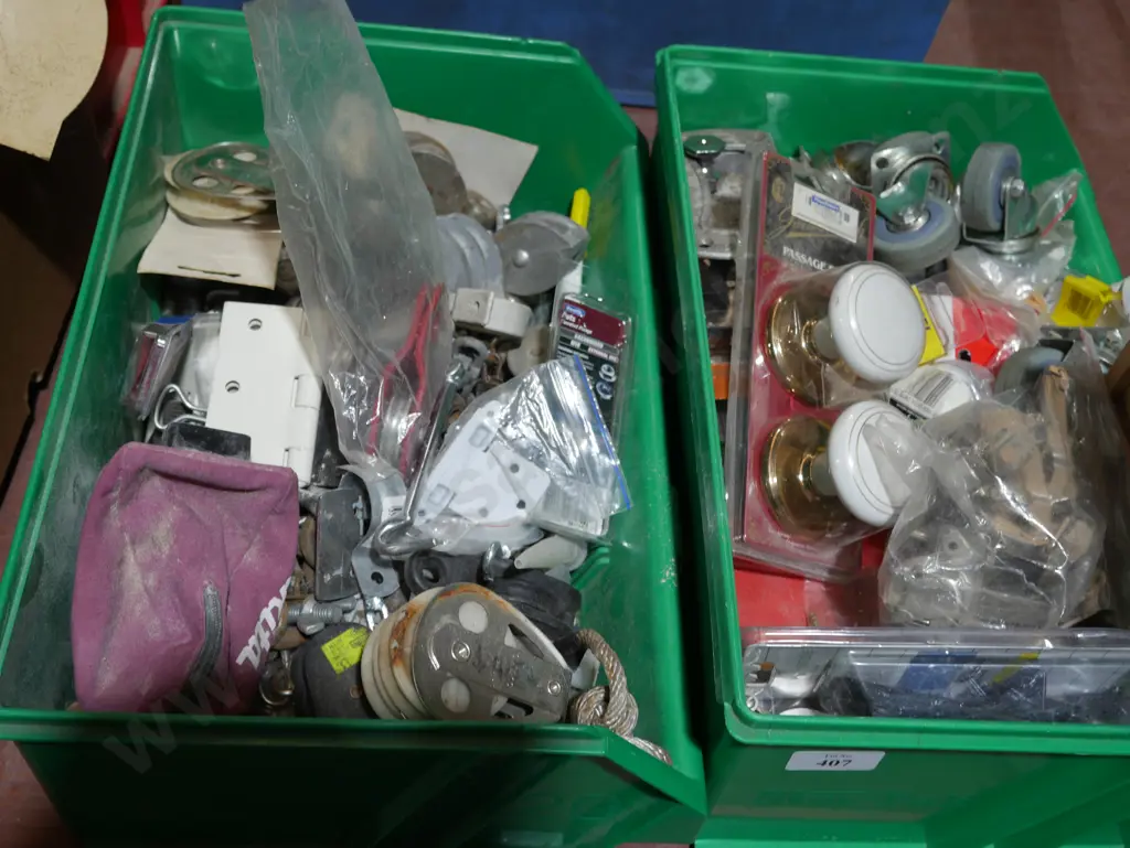 Pulleys, castor wheels, sundries Image 1++