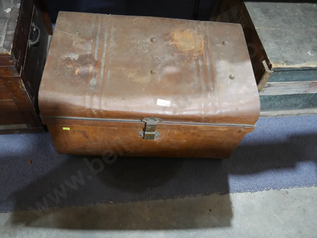 Tin trunk Image 1++