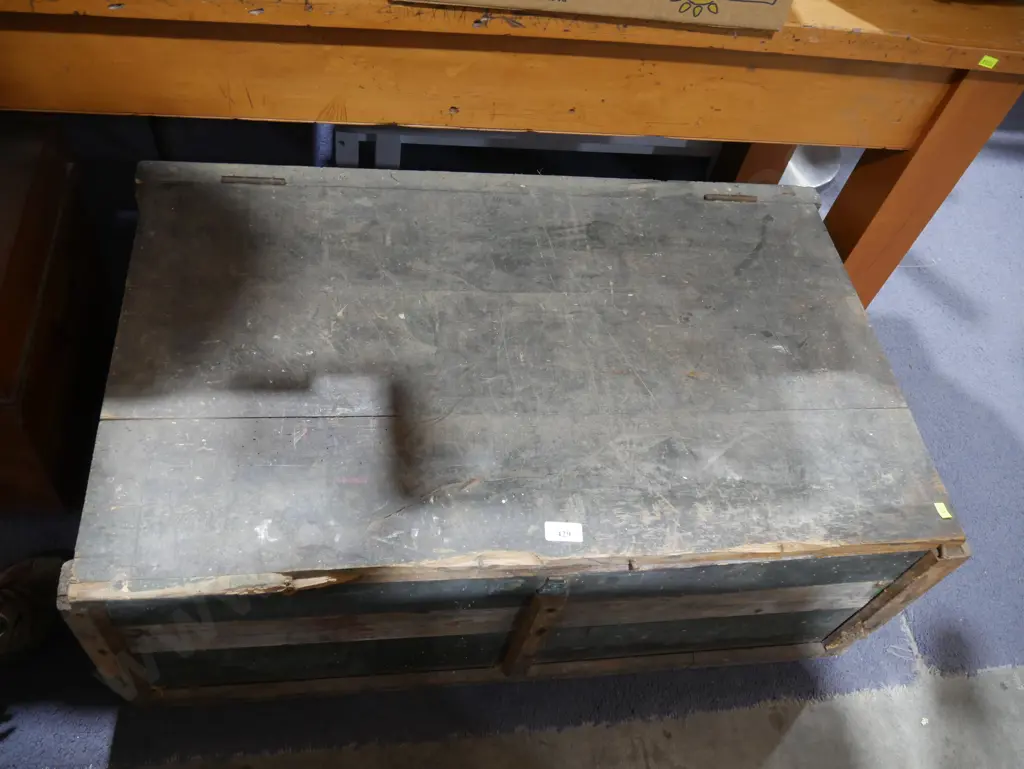 Wooden trunk Image 1++