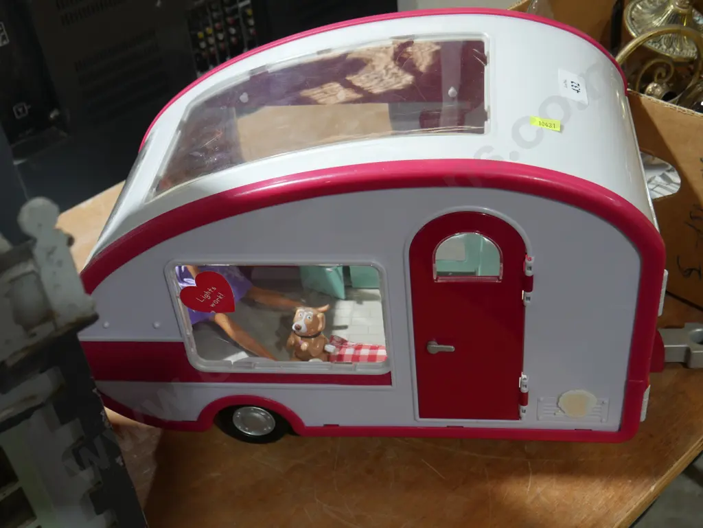 Toy caravan and doll Image 1++