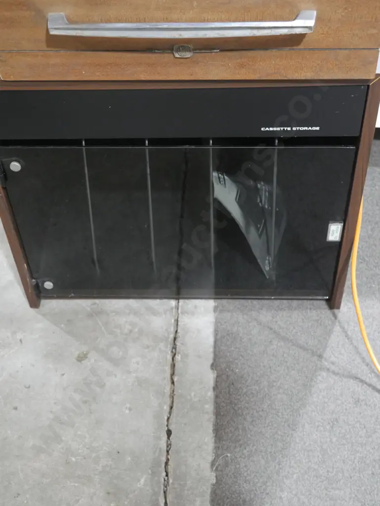 Stereo cabinet Image 1++