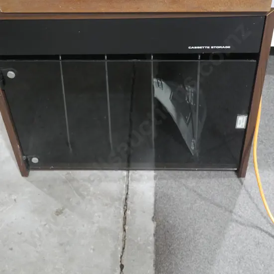 Stereo cabinet