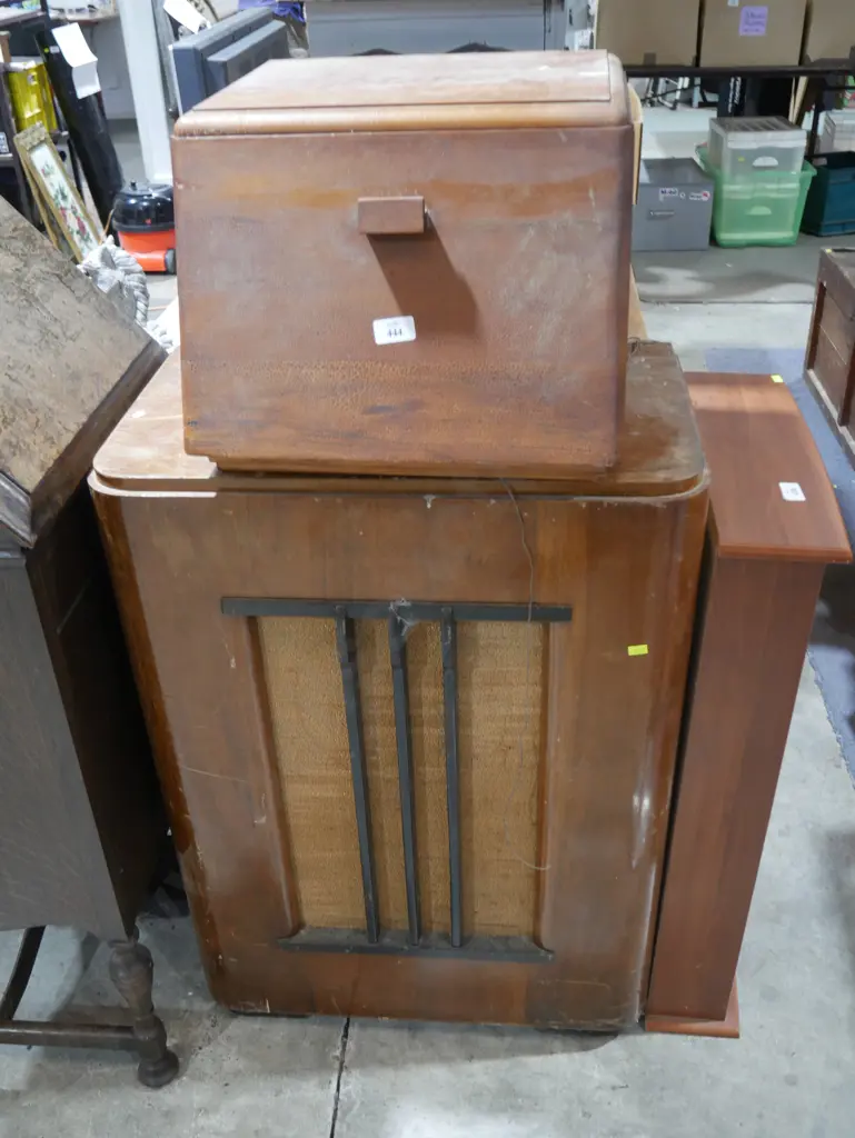 Record player and speaker Image 1++