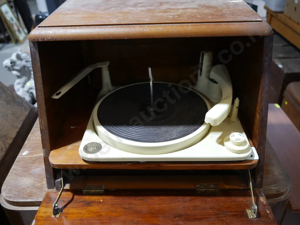Record player and speaker Image 1++