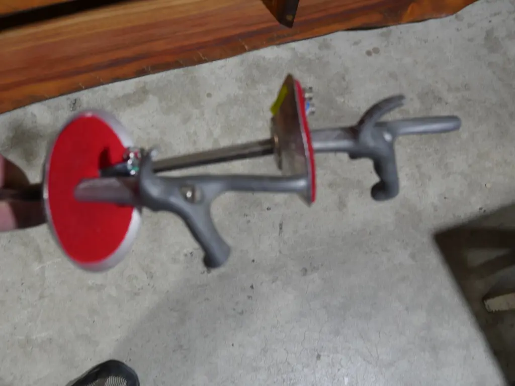 Two fencing swords - left handed Image 1++