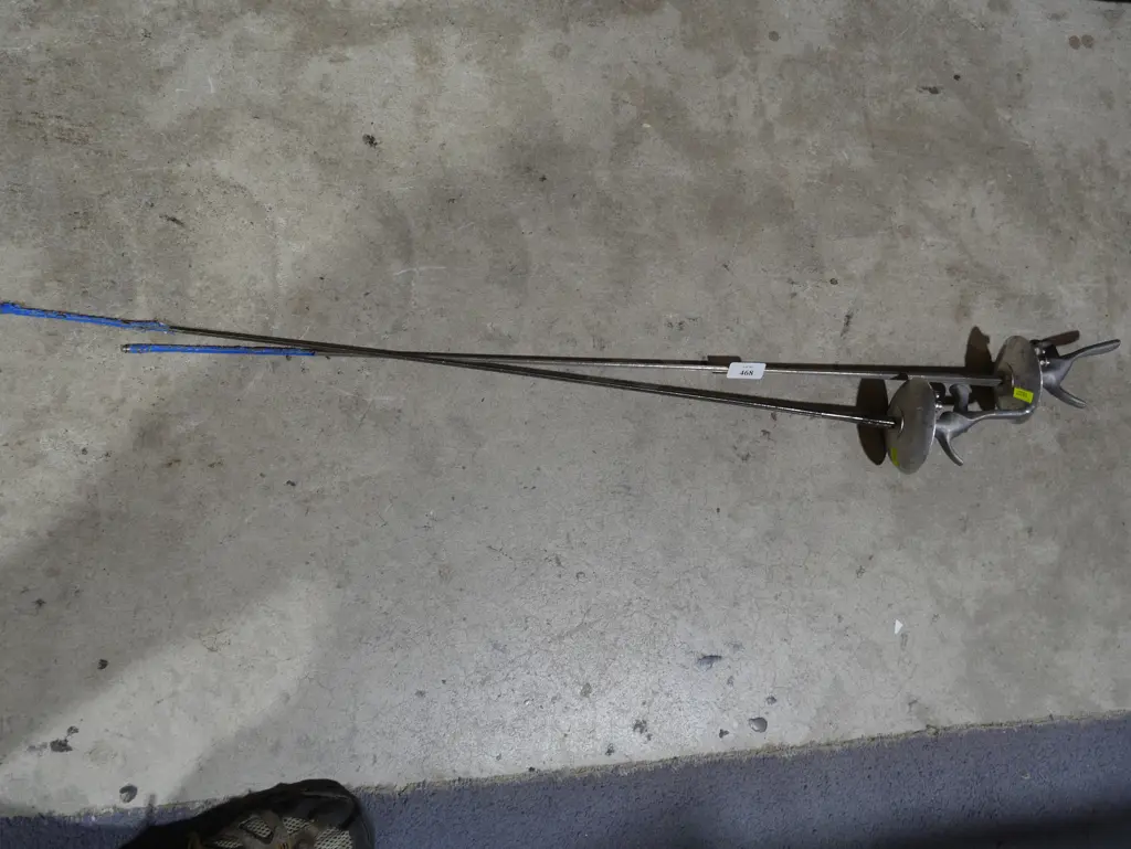 Two fencing swords - left handed Image 1++