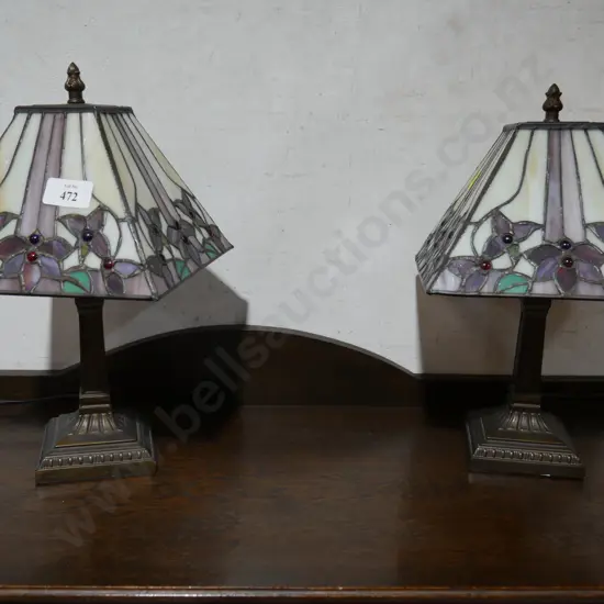 Two lead light lamps