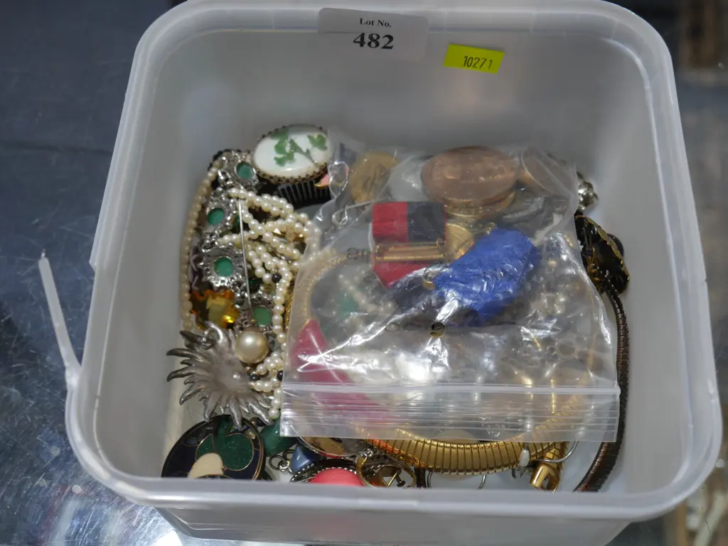 Assorted jewellery etc Image 1++