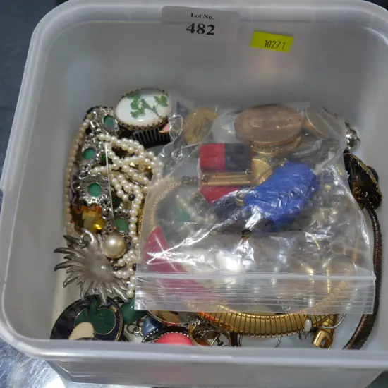 Assorted jewellery etc