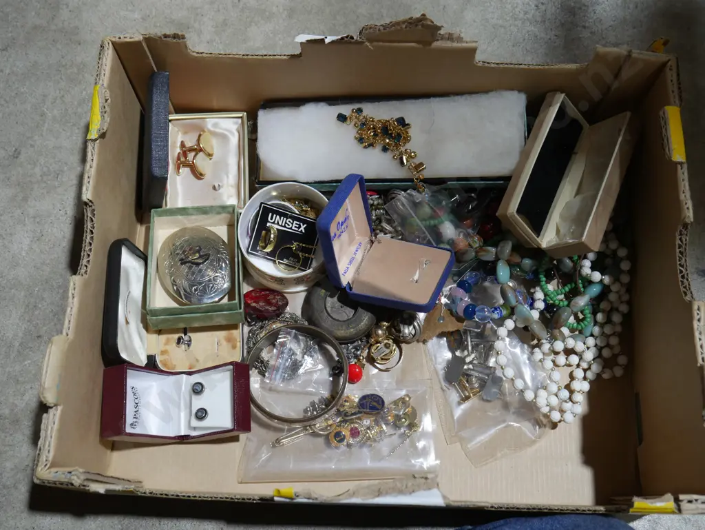 Assorted jewellery Image 1++