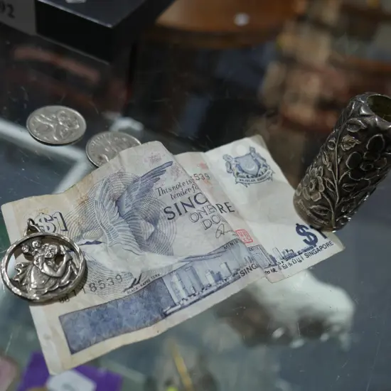 Silver Top, banknote etc