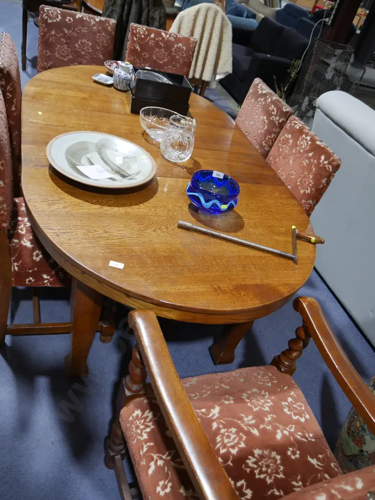 Dining table and seven chairs Image 1++