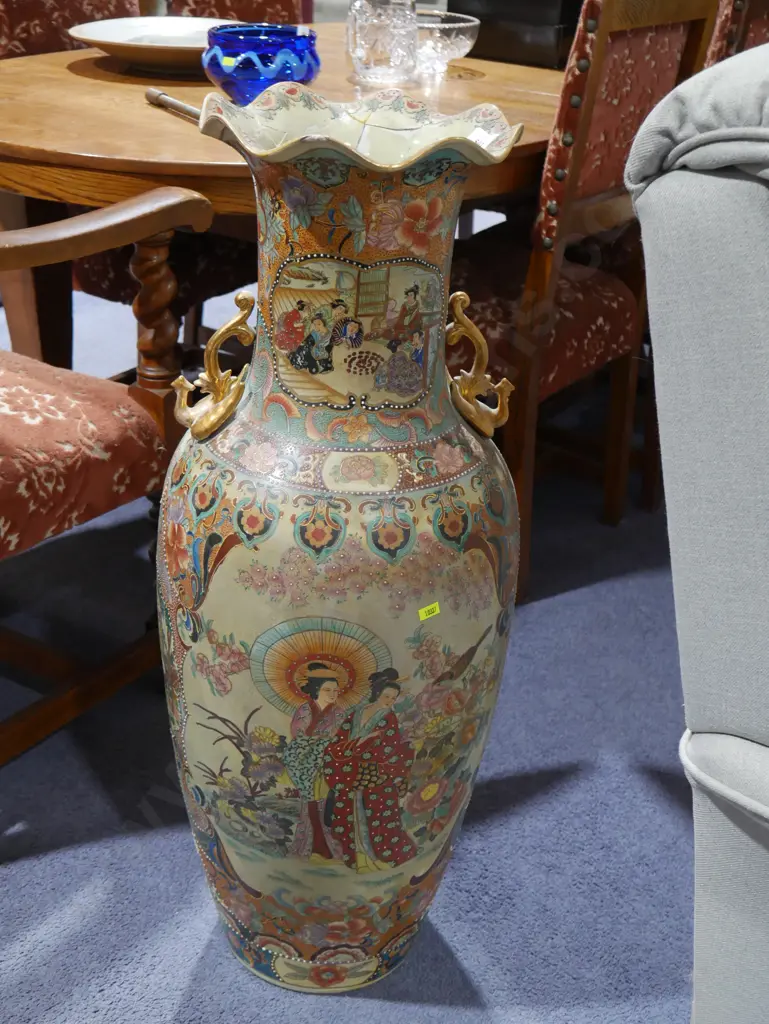 Large oriental  vase with damage Image 1++