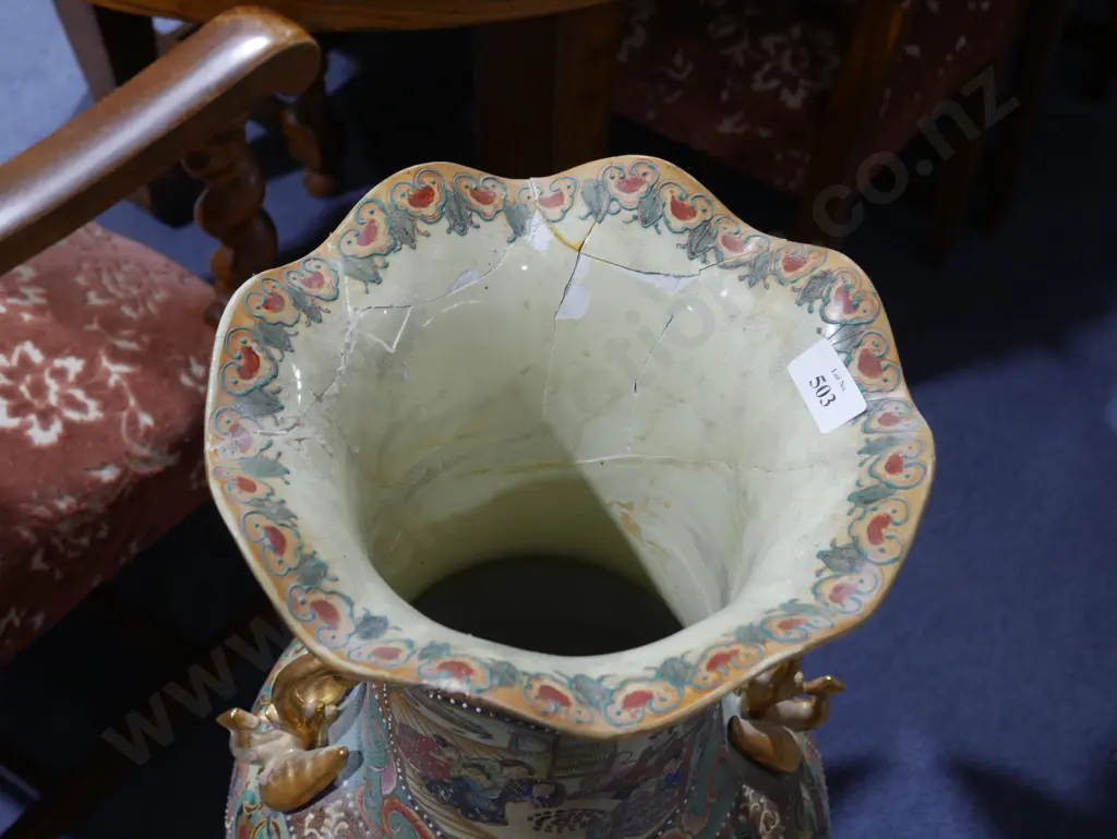Large oriental  vase with damage Image 1++