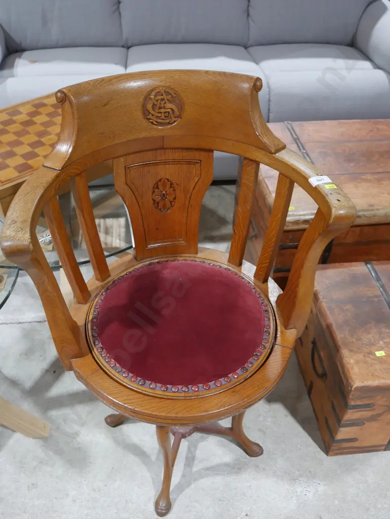 Captain's chair Image 1++