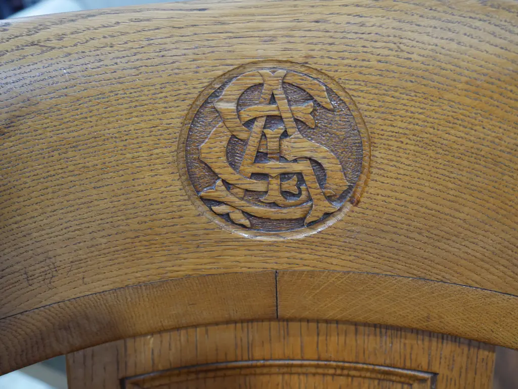 Captain's chair Image 1++