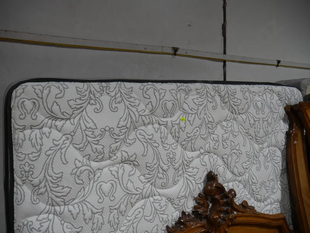 Queen mattress Image 1++