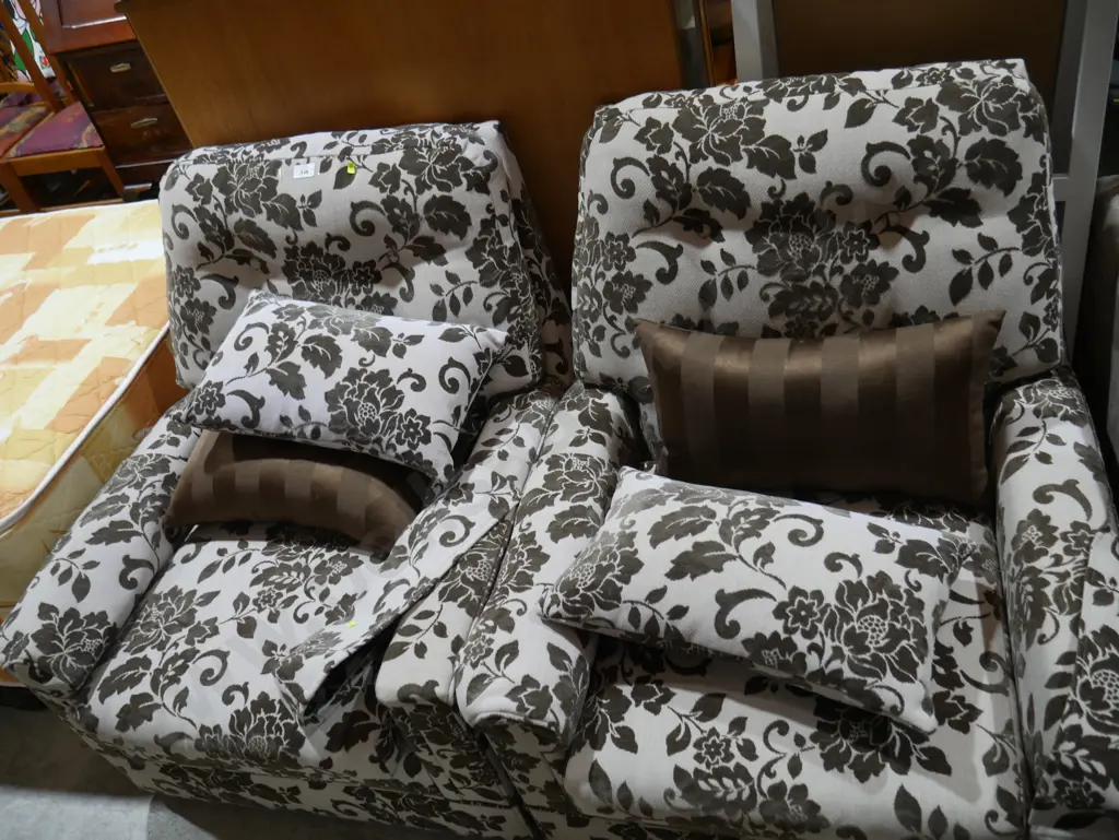 Pair of armchairs Image 1++