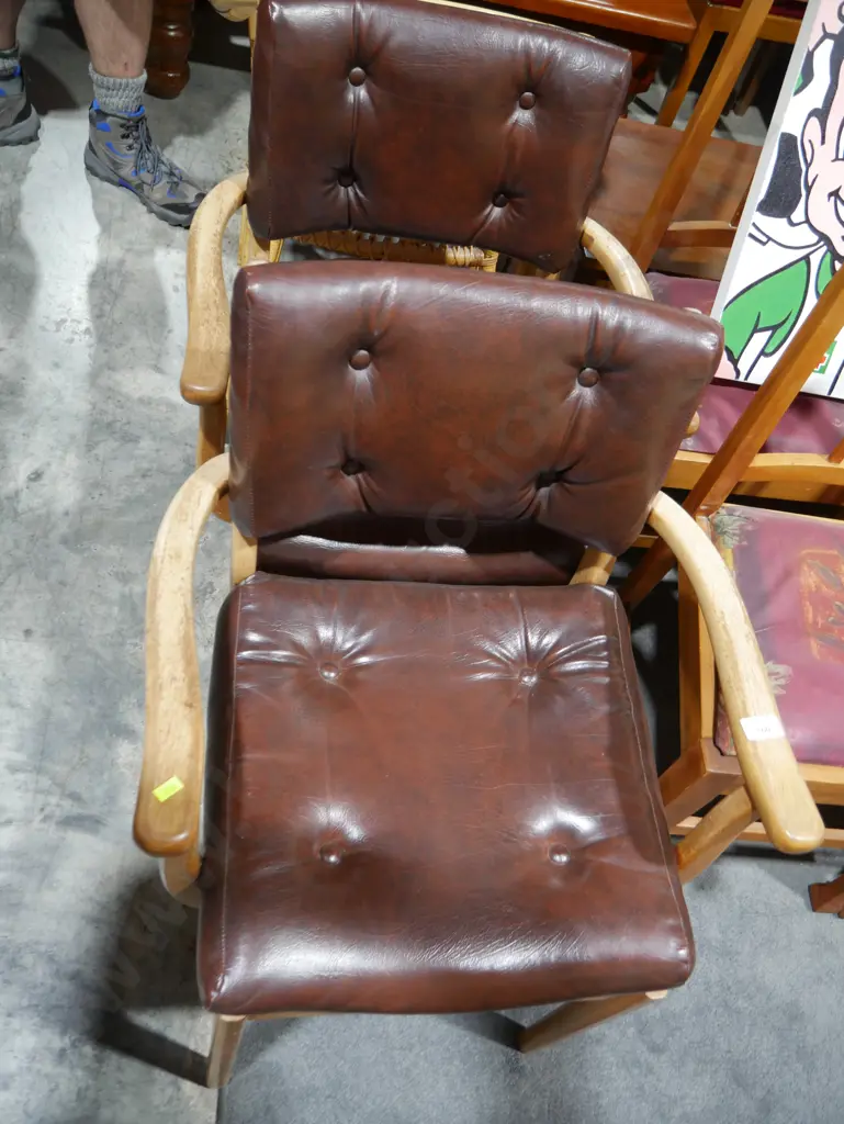 2 dining chairs Image 1++