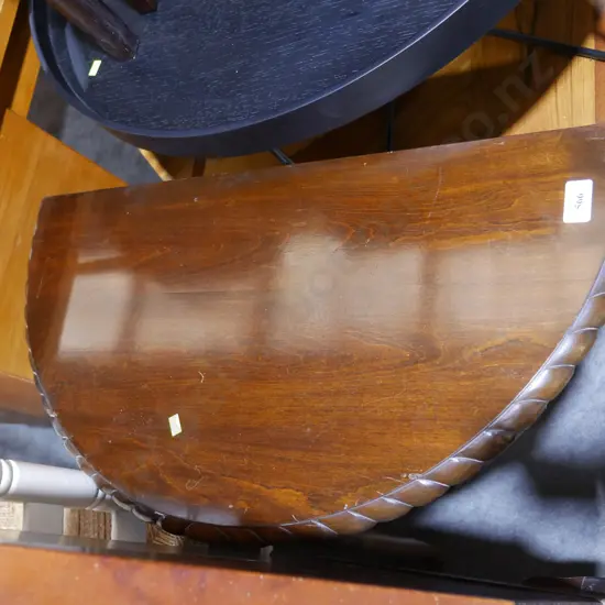 Rope edge half round table