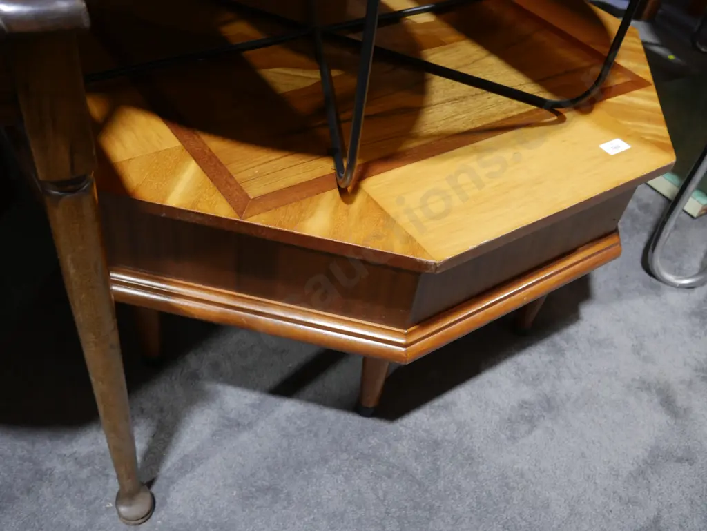 Inlaid coffee table Image 1++