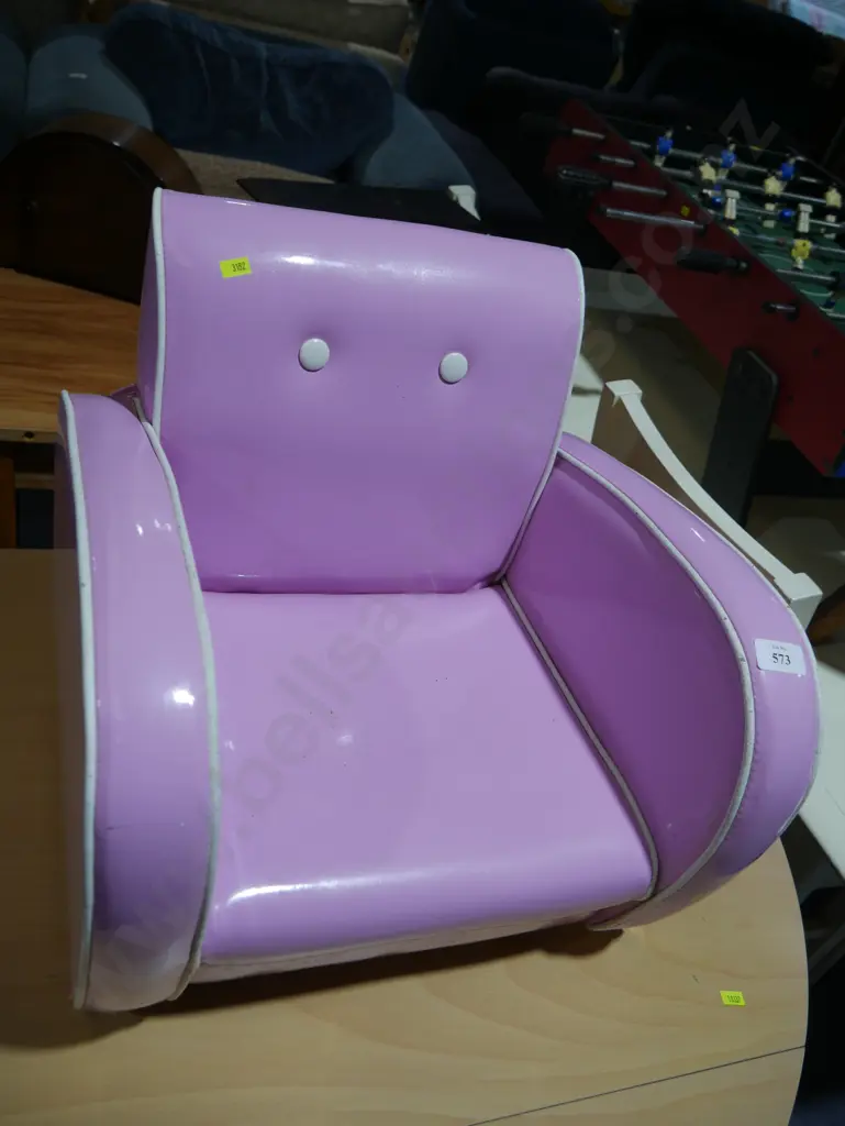 Pink child's seat Image 1++