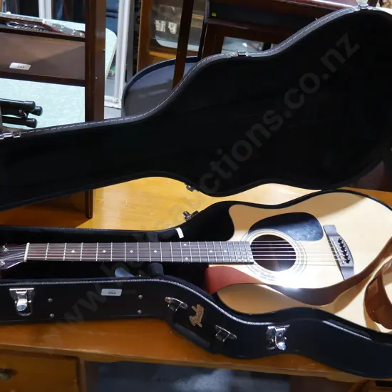 Fender electric classic guitar and case