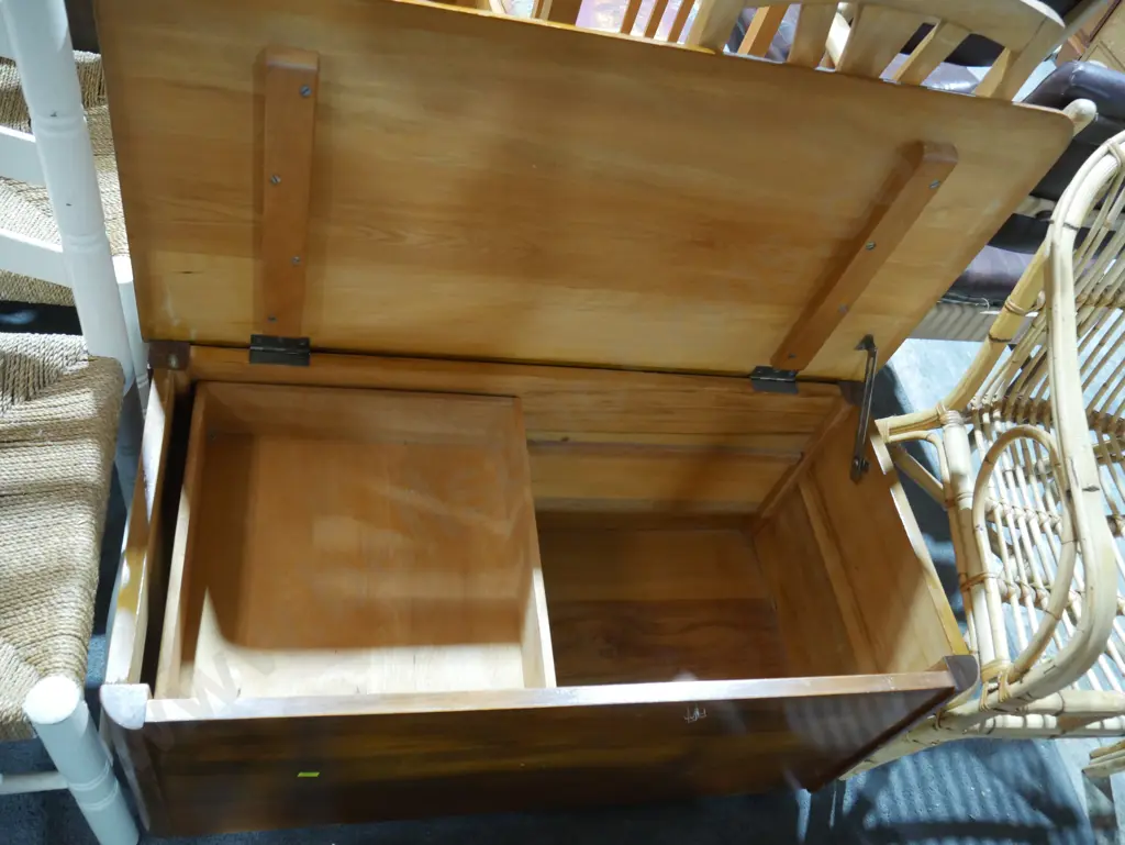 Wooden trunk Image 1++