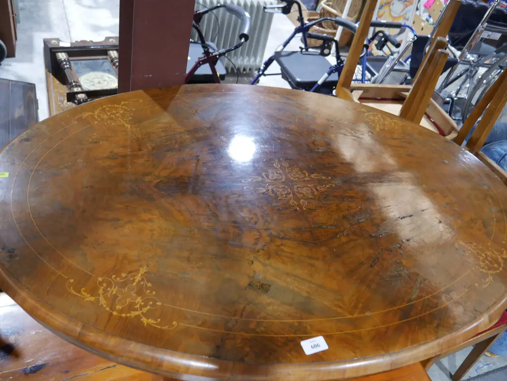 Victorian loo table Image 1++