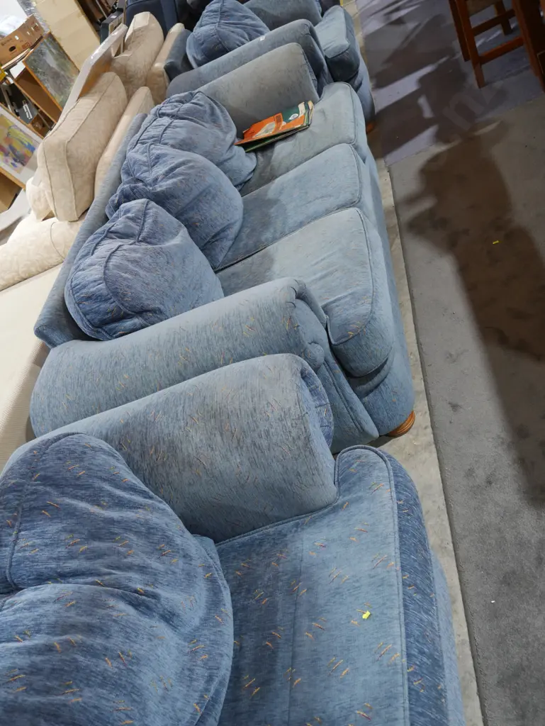 3 piece lounge suite Image 1++