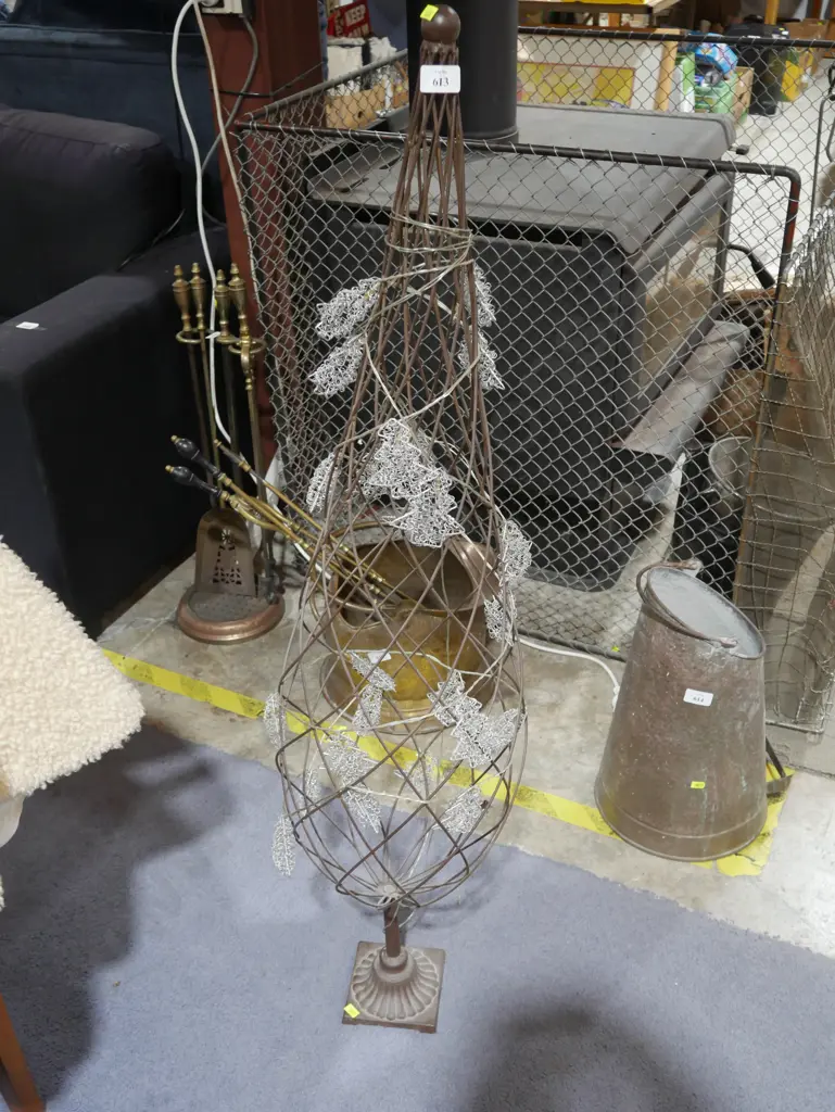 Metal wire Christmas tree Image 1++