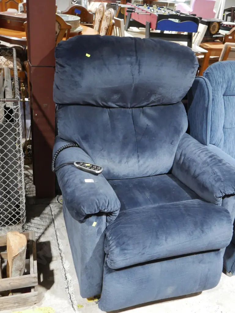 Electric recliner arm chair Image 1++
