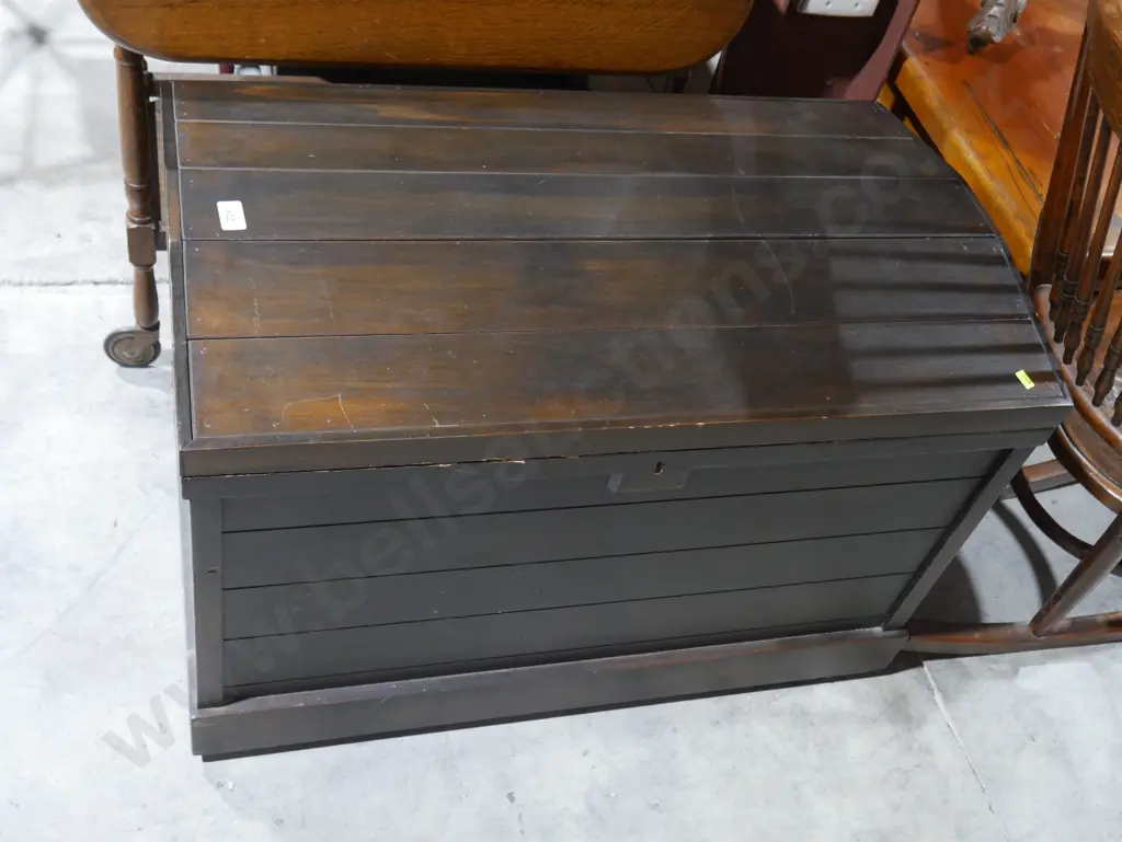 Wooden trunk Image 1++