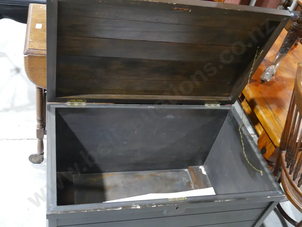 Wooden trunk Image 1++