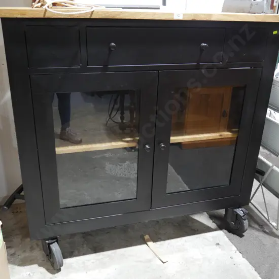 Half round bar on wheels