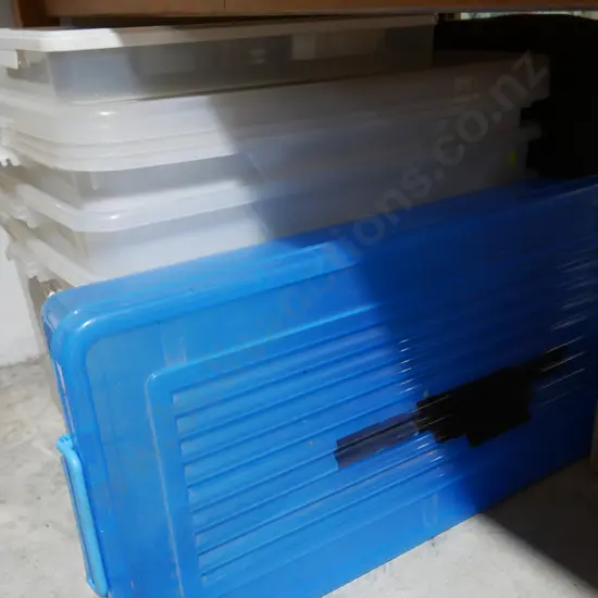 Plastic storage containers